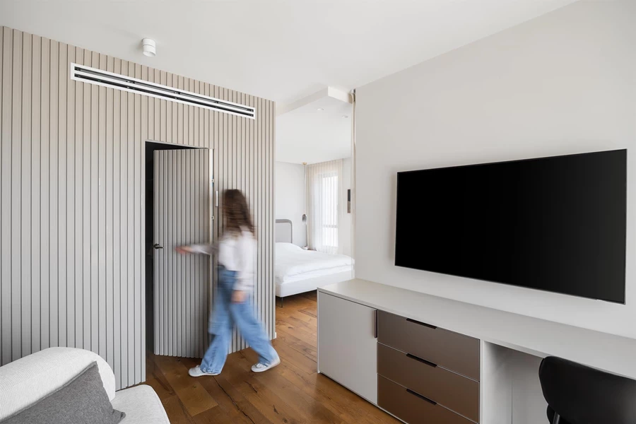 מעצבת פנים: מירב איכלר | צלם: אבי קבלו, באדיבות דלקוב