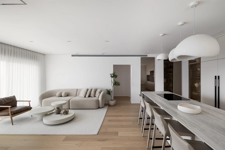 מעצבת פנים: מיטל אטיאס | צלם: אבי קבלו | ארונות ונגרות: דלקוב