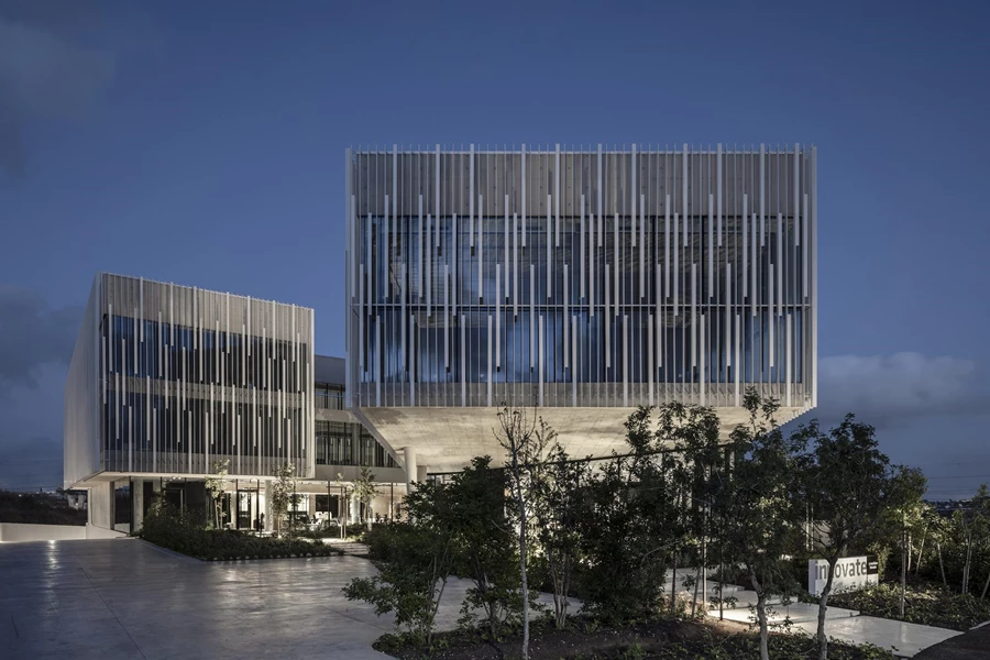 חלל תצוגה אינובייט | אדריכל פיצו קדם | מסחרי משרדים ומלונאות