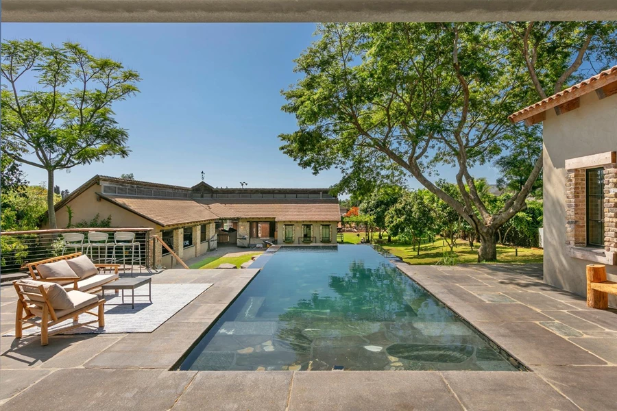 כשהאורווה היא מקור ההשראה של הבית: התוצאה סוערת, מחוספסת, וייחודית