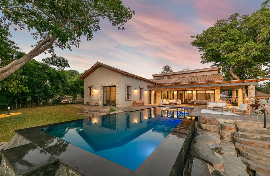 רון שפיגל, שפיגל אדריכלים | צלם: אלעד גונן (בריכה חברת פלגים, אבנר צדוק)