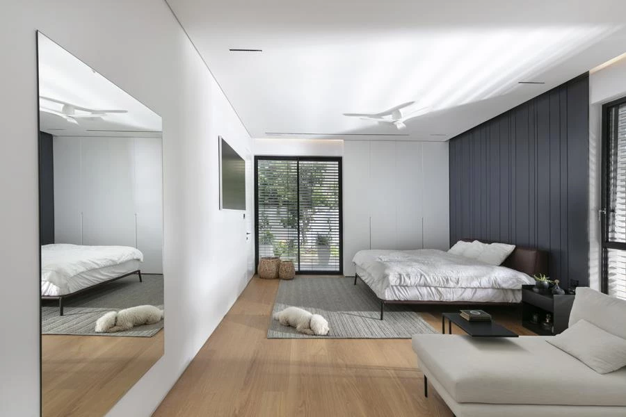 לישון בבית מלון