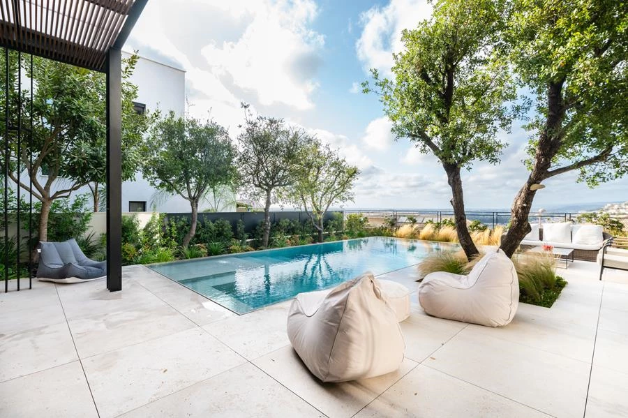 חוץ גלים גנים, בריכה פלגים (אבנר צדוק) צילום בן רוטשטיין ואלנה דובטוב