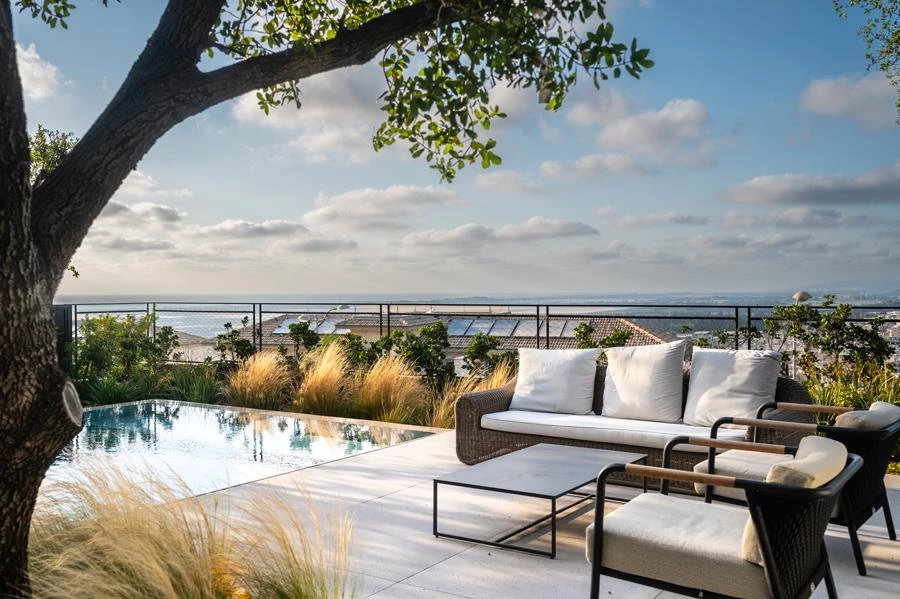 חוץ גלים גנים, בריכה פלגים (אבנר צדוק) צילום בן רוטשטיין ואלנה דובטוב