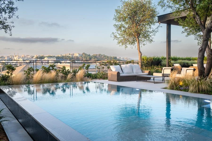 חוץ גלים גנים, בריכה פלגים (אבנר צדוק) צילום בן רוטשטיין ואלנה דובטוב