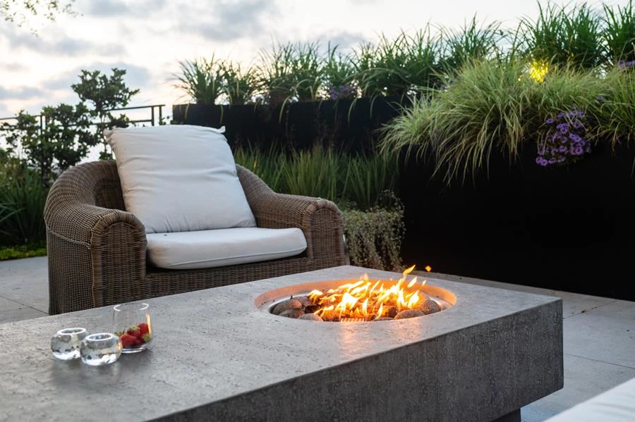 חוץ גלים גנים, בריכה פלגים (אבנר צדוק) צילום בן רוטשטיין ואלנה דובטוב