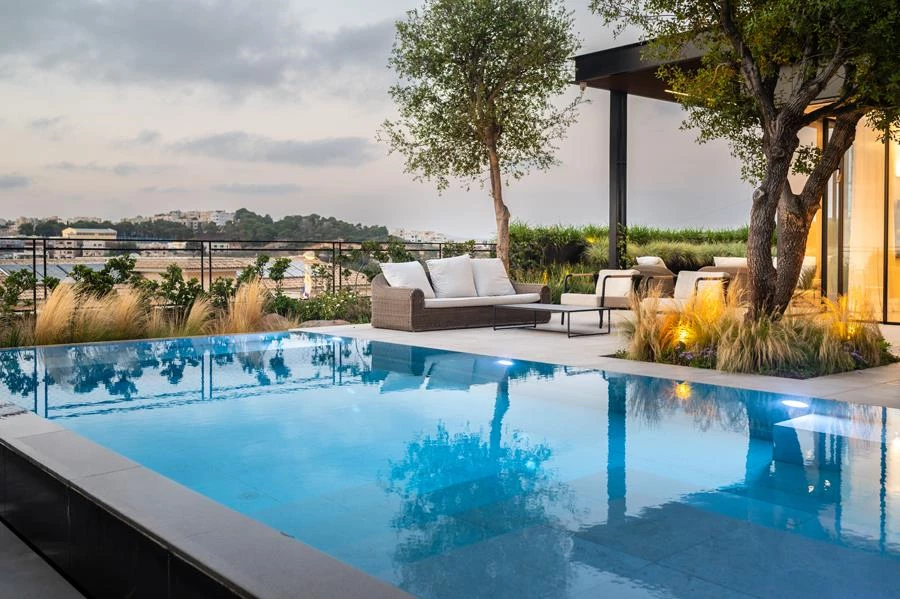 חוץ גלים גנים, בריכה פלגים (אבנר צדוק) צילום בן רוטשטיין ואלנה דובטוב