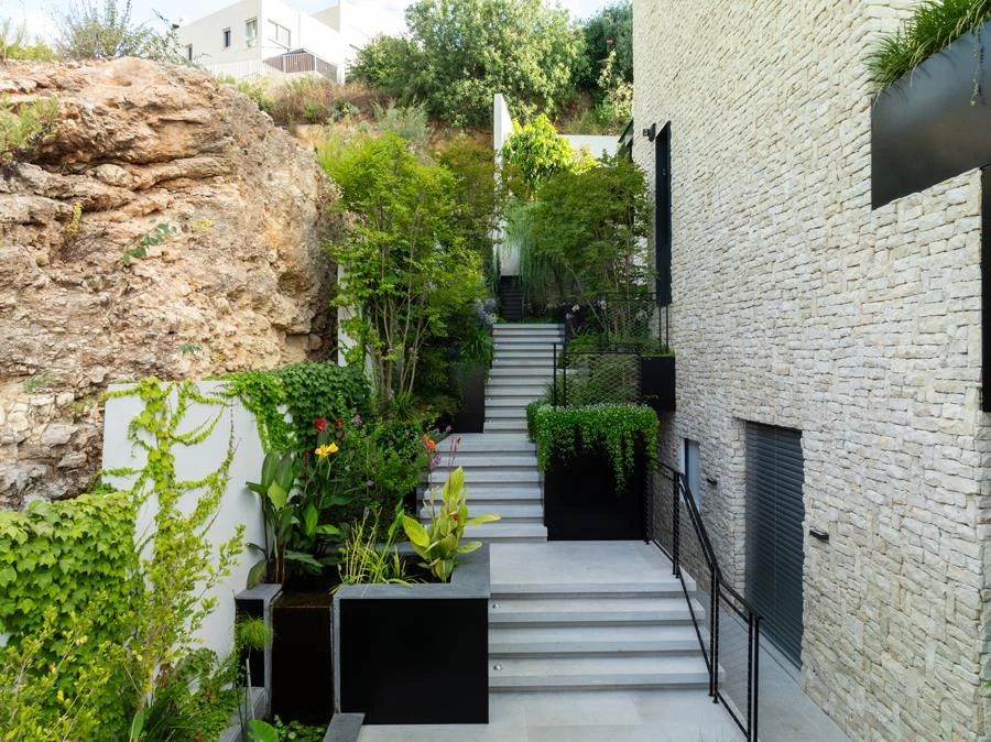 חוץ גלים גנים, בריכה פלגים (אבנר צדוק) צילום בן רוטשטיין ואלנה דובטוב