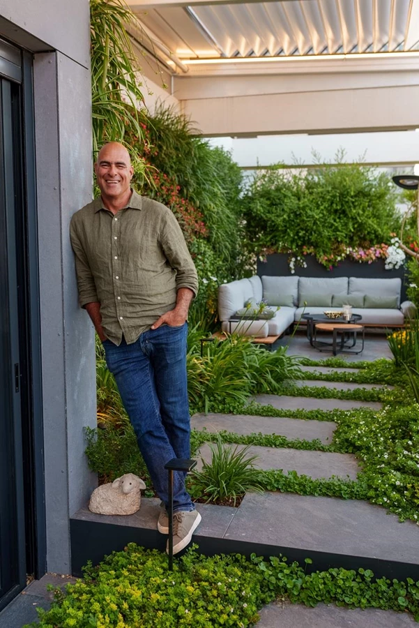 שי דוד, מנכל כרכום עיצוב נוף צלם אלון גרגו