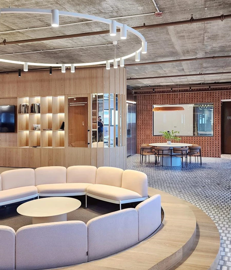 החלל מזמין את השוהים בו להתפעל ולפעול - לקבל השראה ולתת במה ליצירה ולסקרנות