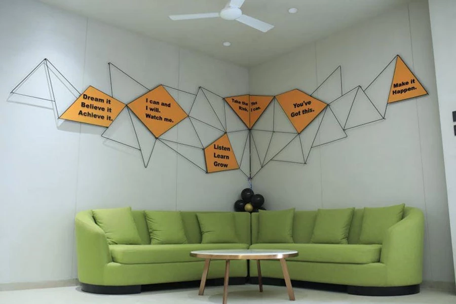 כל היתרונות של שילוב ספות מעוצבות בסלון