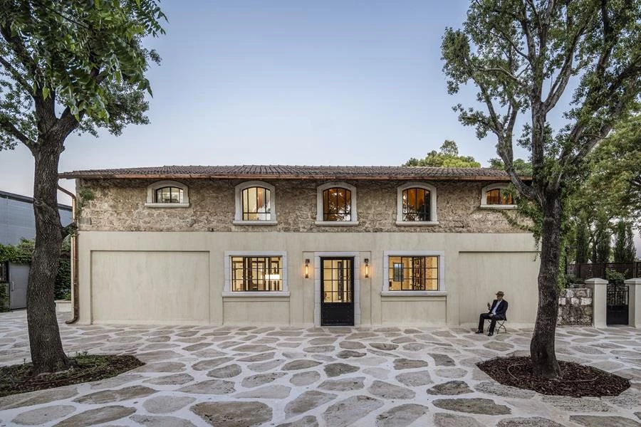 הקירות החיצוניים של המבנה הכתיבו את כל תנאי התכנון