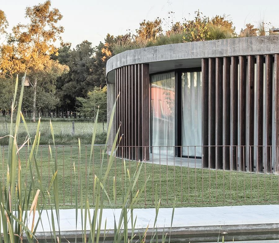 הבית מייצר אנרגיה, מים ומזון בעצמו