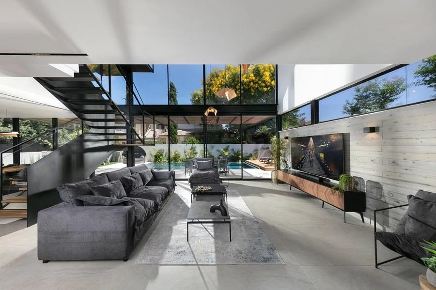 כאן גרים בכיף