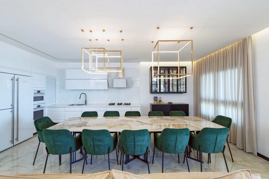 קומה 18 מול הים