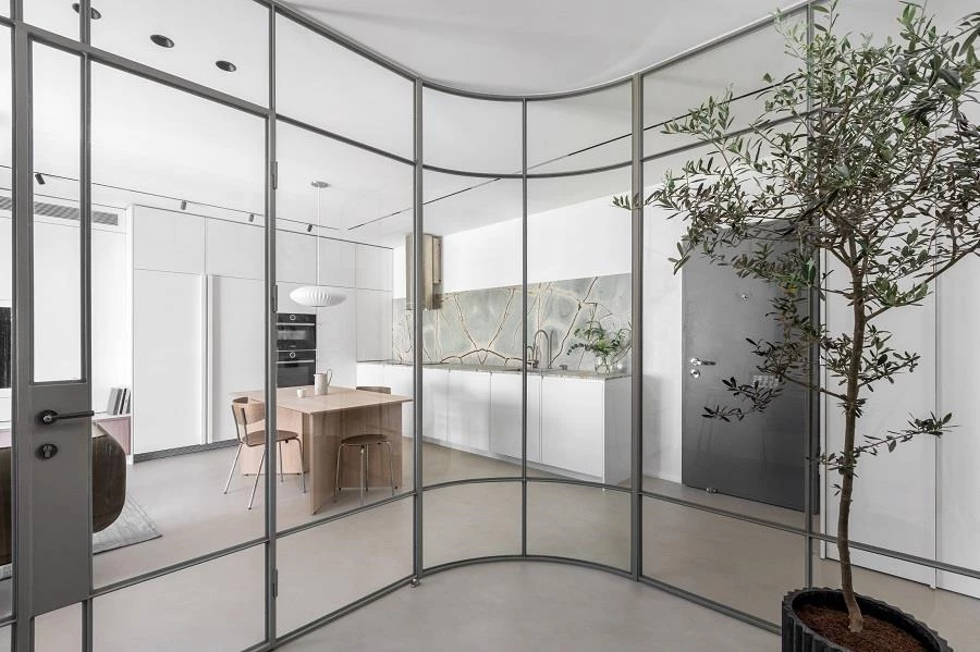 מנימליסטית ומוארת-כך עיצבה לעצמה המעצבת את דירתה