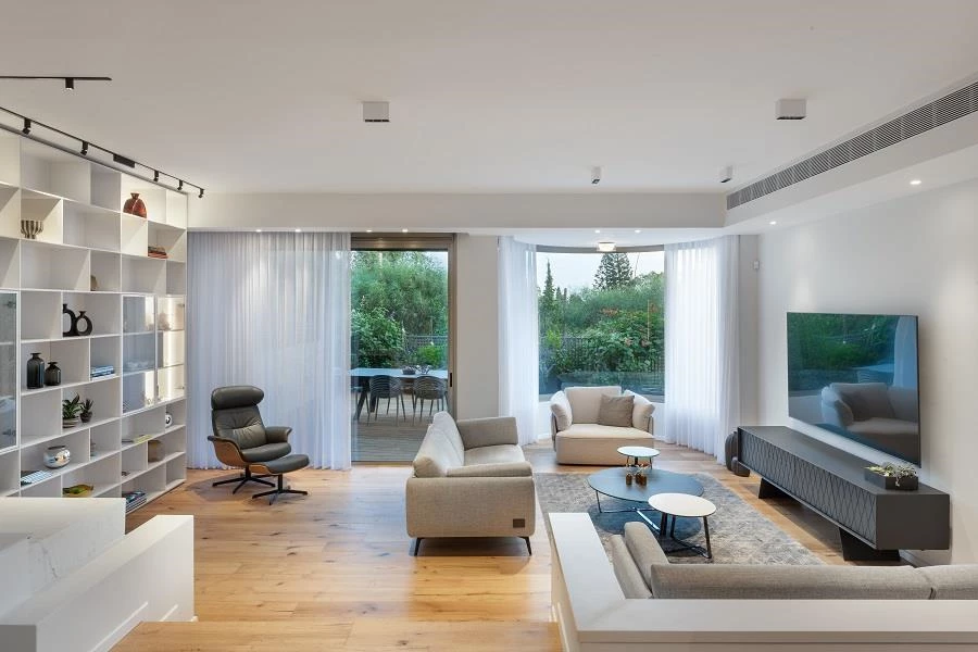 צילום: עמית גושר | אדריכלות תכנון ועיצוב: נועה הראל | פרטי ריהוט סלון, פינת אוכל ושולחן מטבח: רשת ellita living