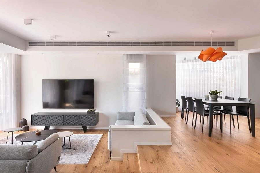 צילום: עמית גושר | אדריכלות תכנון ועיצוב: נועה הראל | פרטי ריהוט סלון, פינת אוכל ושולחן מטבח: רשת ellita living