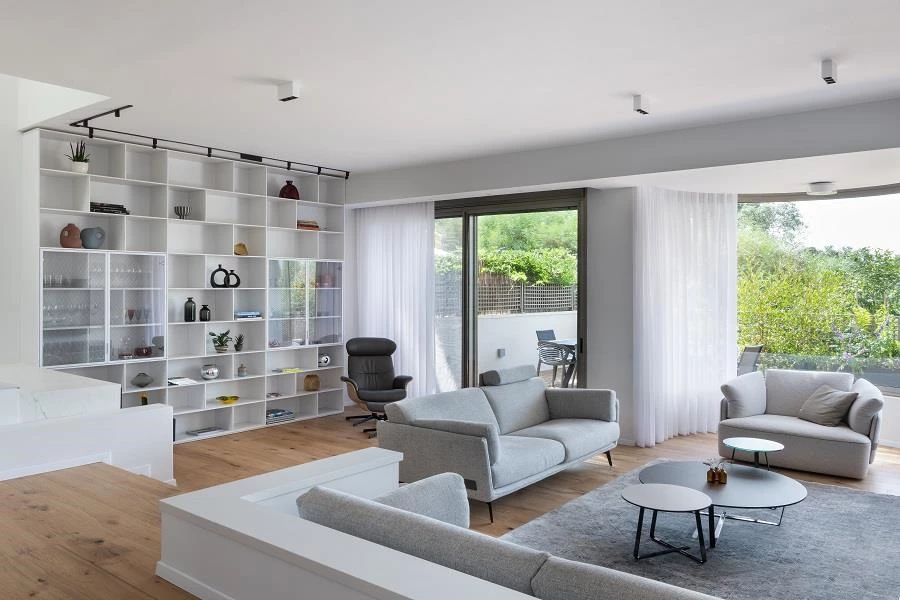 צילום: עמית גושר | אדריכלות תכנון ועיצוב: נועה הראל | פרטי ריהוט סלון, פינת אוכל ושולחן מטבח: רשת ellita living