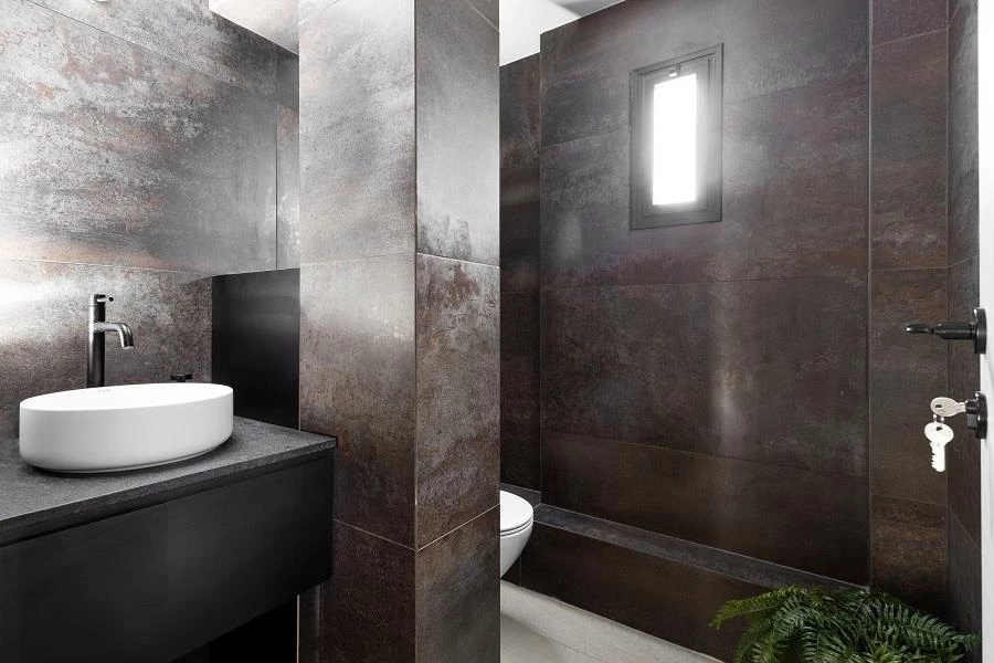 שירותי האורחים בקומת הכניסה