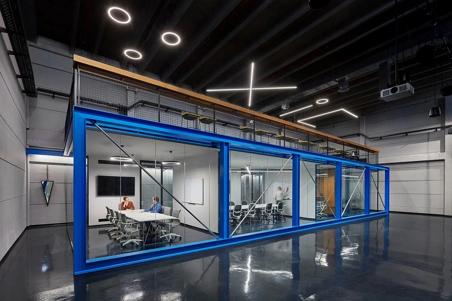 משרדי בלובוקס - נווה אילן. עיצוב: מירון לוי - מירון לוי אדריכלים. צילום: שי גיל.