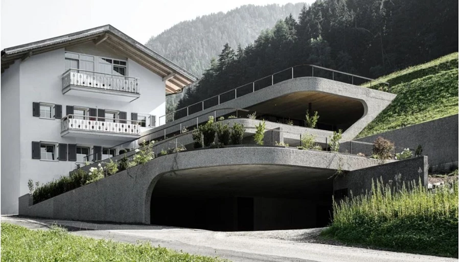 רחבה מעוגלת מבטון