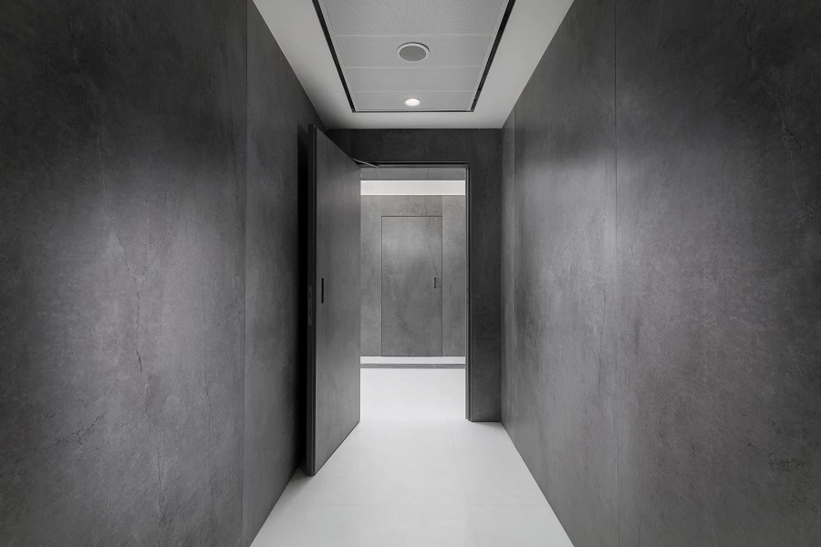 על כתפי ענקים