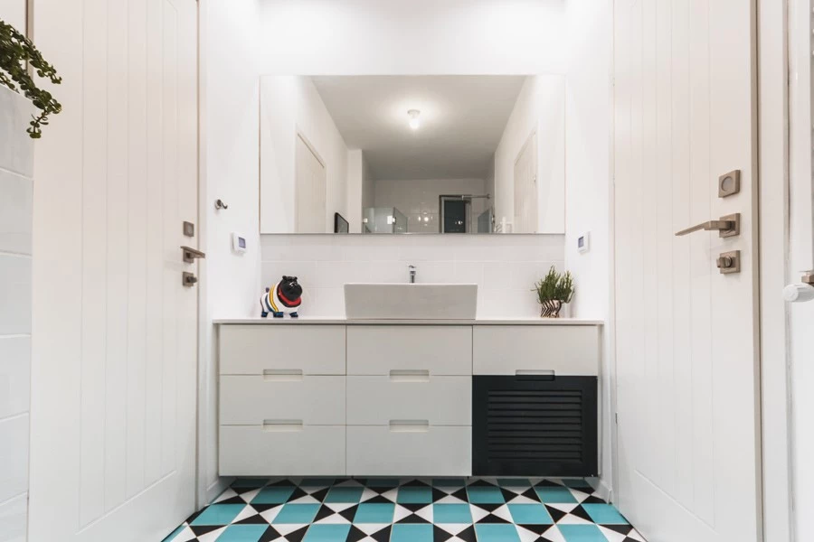 שובבות באמבטיית הילדים. צילום: דניאל צאירי