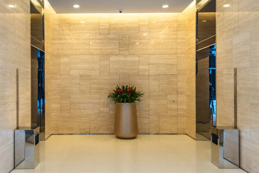 לפני שמוכרים משפצים, מעצבים ומלבישים