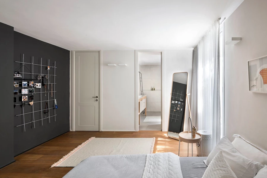 לבן על רקע כהה. עיצוב- שני מור. צילום- עמית גושר