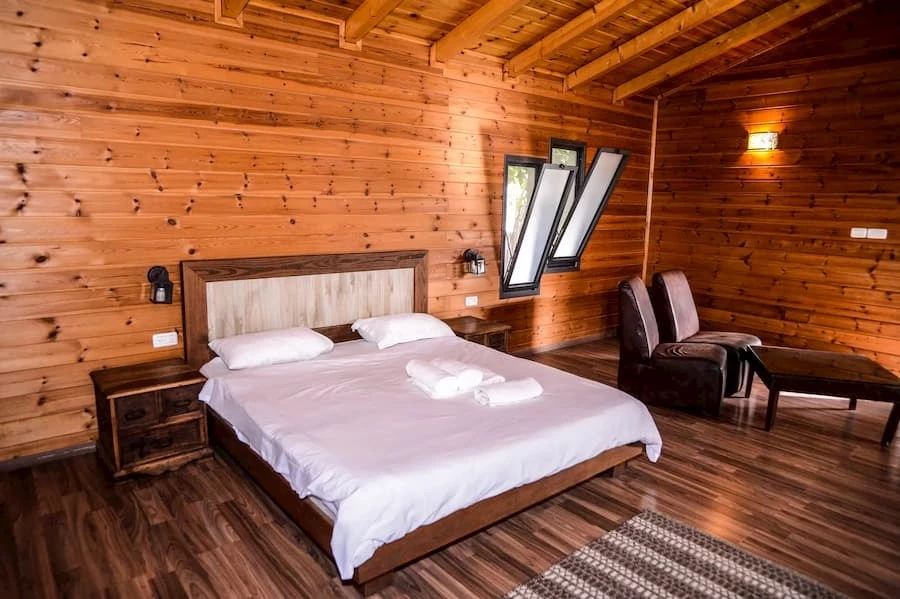 לגעת בנוף – מתחמי ספא המכניסים את הסביבה פנימה