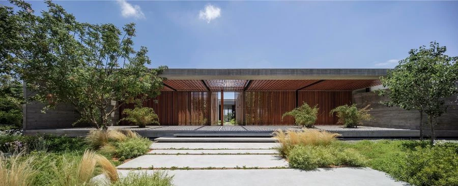 מודרניות במעטפת מדברית