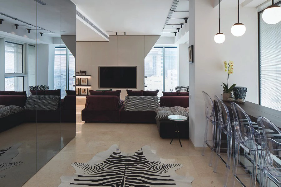 שחור לבן בצבע