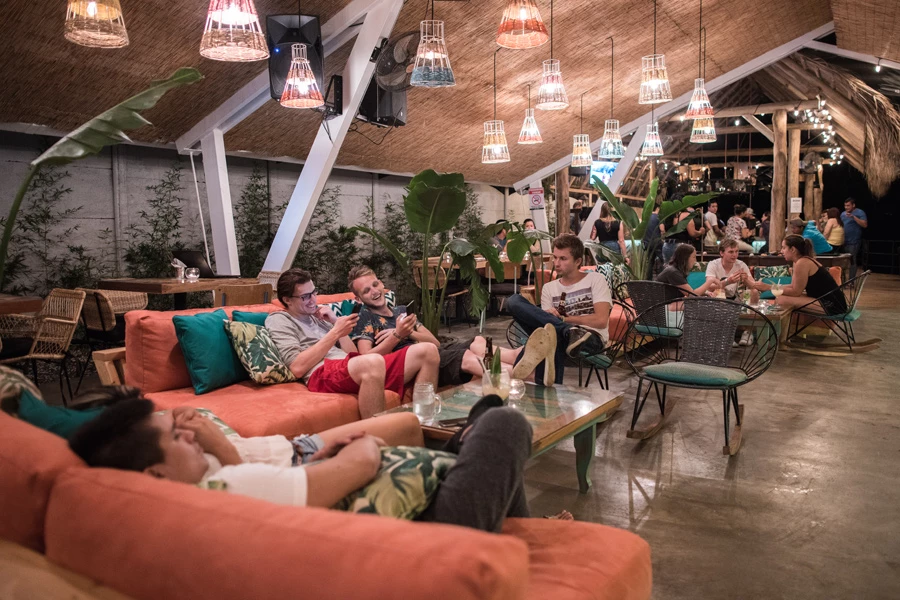 חלל שיתוף והווי, מסעדה, בר, בריכה. לה פורטונה, קוסטה ריקה