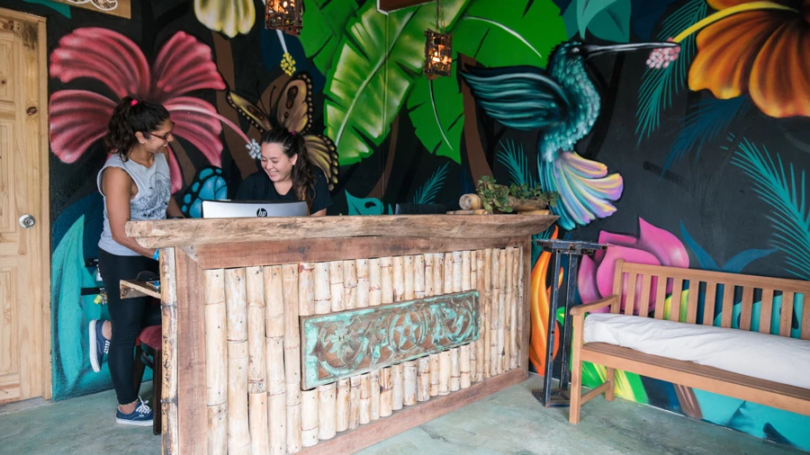 עמדת הקבלה בסלינה פלאיה ונאו, פנמה.