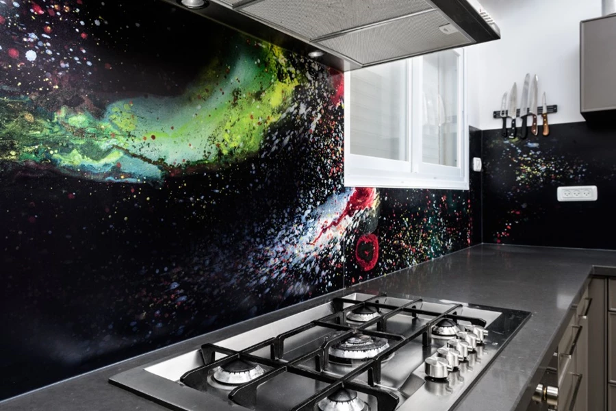 עיצוב זכוכית: יפית ריקלין מטיפא וטד בר. מעצבת המטבח: עופרה כהן, מטבחי רגבה חיפה. המטבח הביתי של השף שלומי נבון וארז גולקו - Eatwith