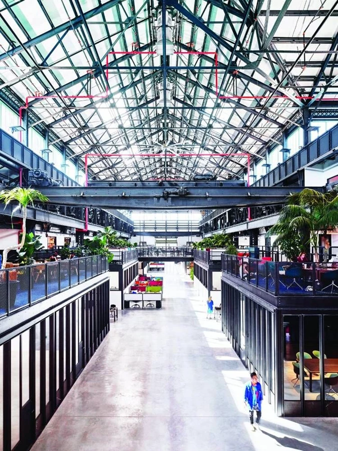 מגוון של משרדים, חללי סטודיו פרטיים ולופטים בהתאמה לצורכי היזמים