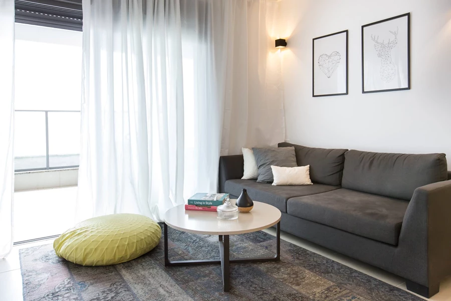 וילונות שקופים על מנת לאפשר את הנוף לים