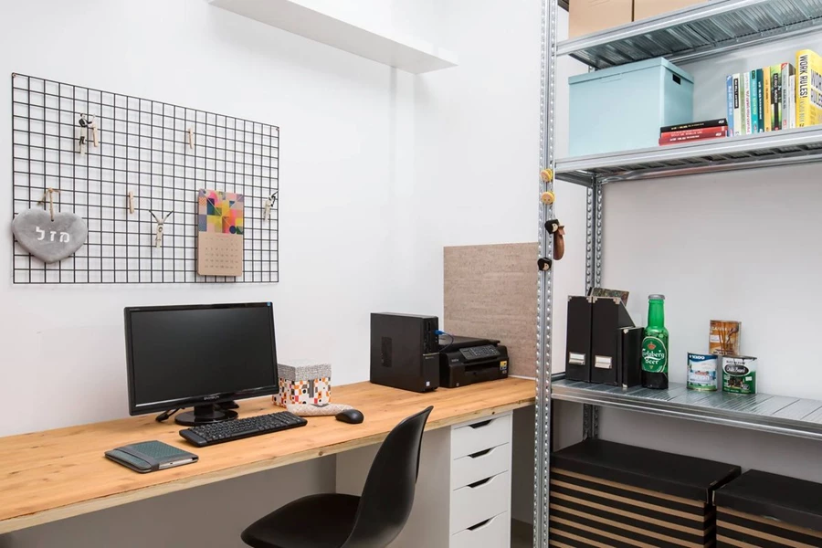 ויש גם מקום לפינת עבודה