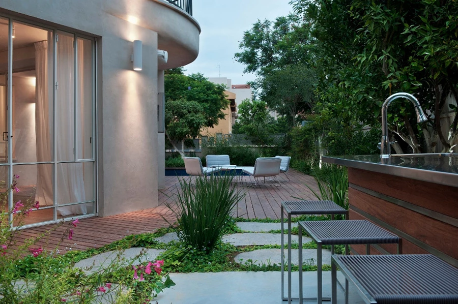 סיפור אהבה בין פנים וחוץ