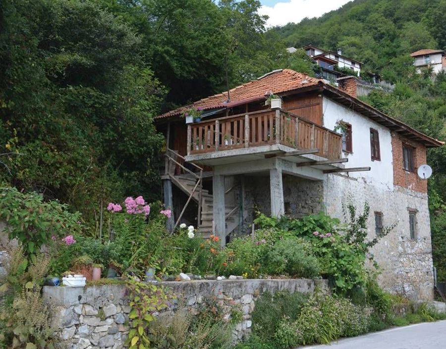 מרפסות הן חלק המקשר בין הבית לחצר.מרפסות הן חלק המקשר בין הבית לחצר.