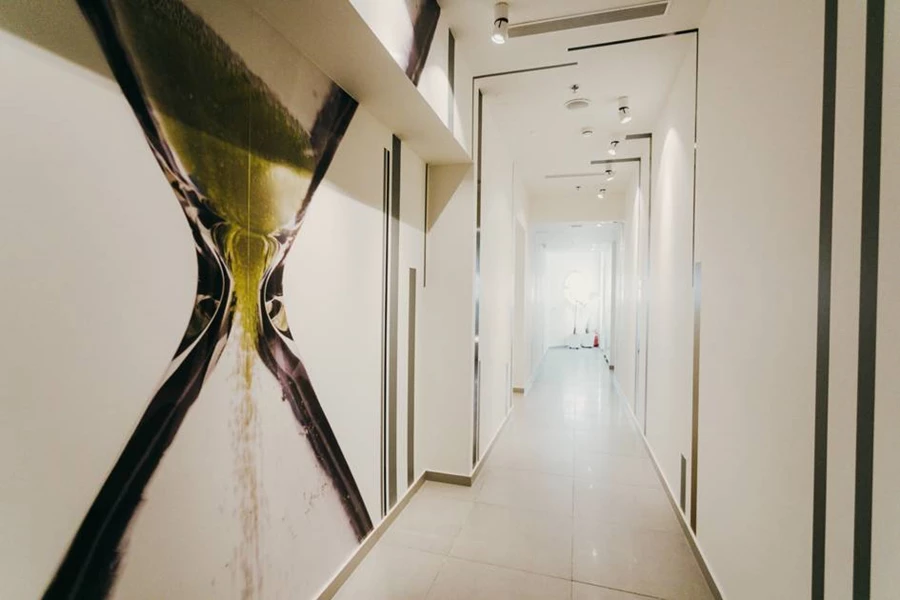 מסדרון המשרה תחושה של מסע בזמן