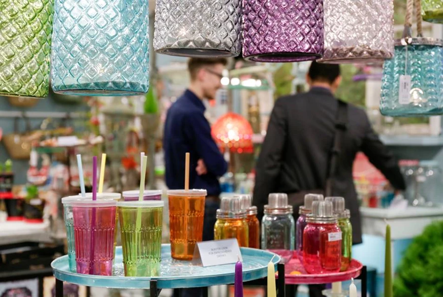 ambiente giving | Thomas Fedra