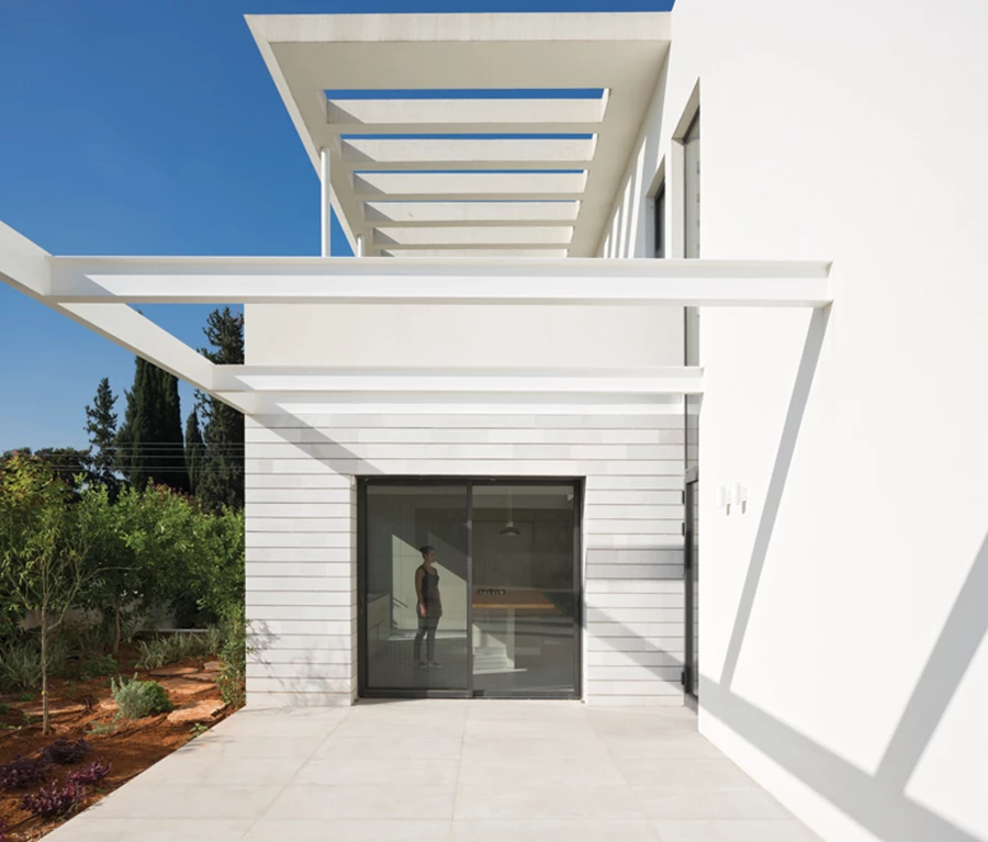 בקצה הרחבה: יציאה נוספת מחלל המטבח