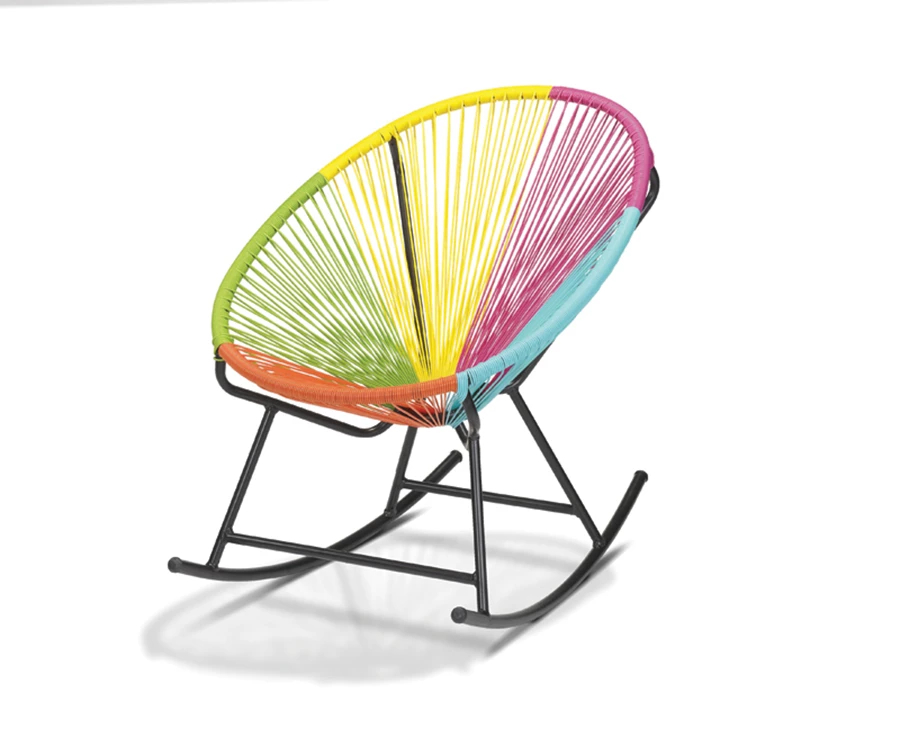 כורסת נדנדה צבעונית לגינה, צילום ישראל כהן | רשת IDdesign/