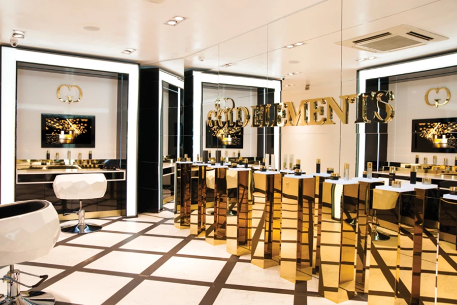 הקומה העליונה כקומת פרימיום הכוללת ארבע עמדות להמחשת אפקט פעולתם של המוצרים הנבחרים. מעמדים