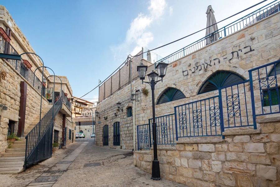 מבנה האבן העתיק ששוקם בעבודת שימור.