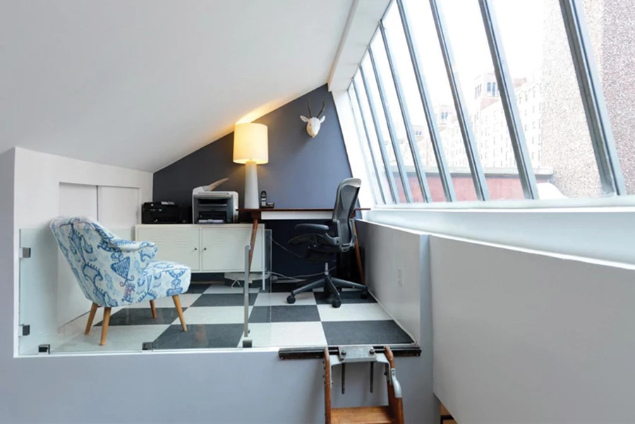 במקום בוידעם משופע שהיה חלל 