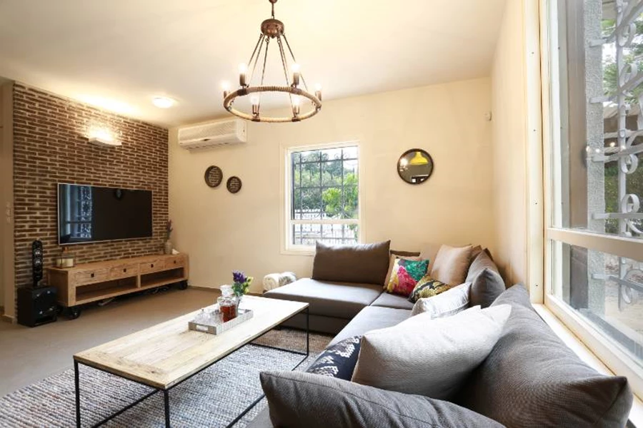 קיר בריקים כהה בסגנון ניו יורקי