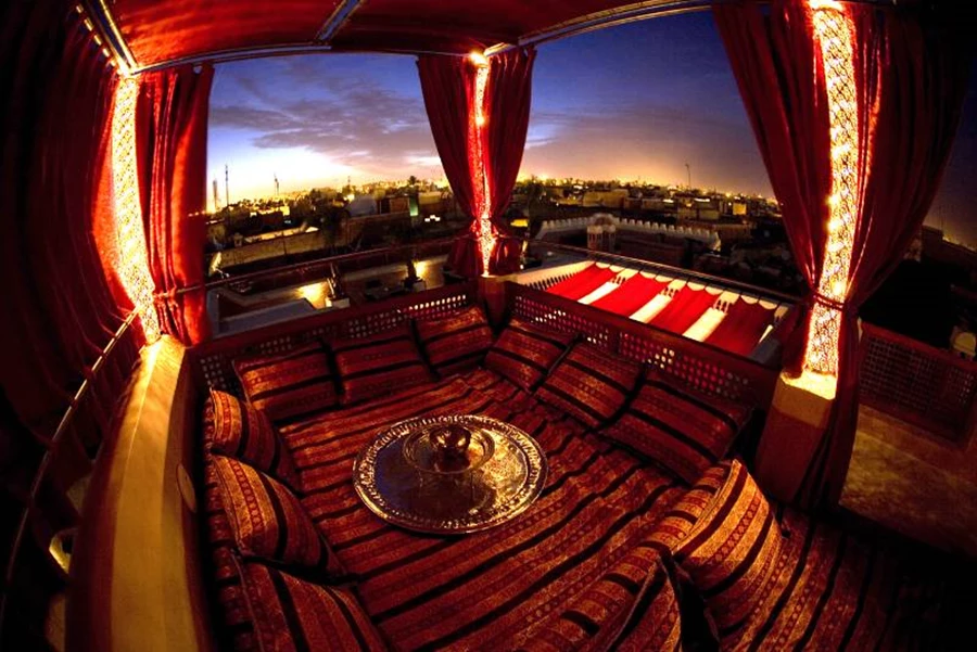 Credit:  Bernd Kolb – flaying carpet terrace view